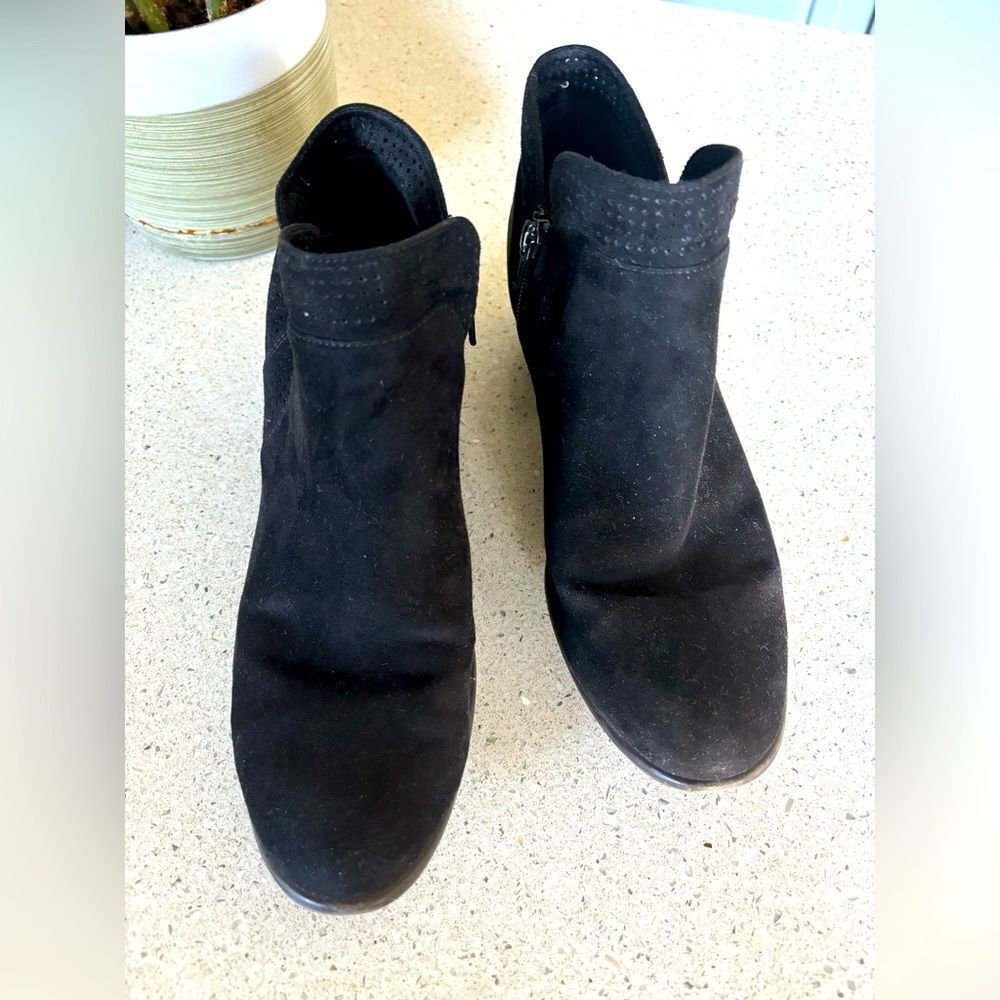 Old Navy Black Zip Ankle Boots